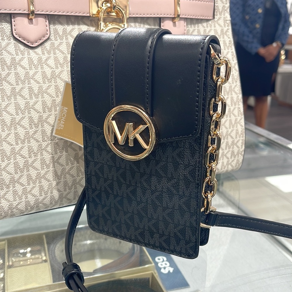 Michael Kors Carmen Small Logo Smartphone Crossbody Bag
Black Signature 
NWT - Picture 10 of 16